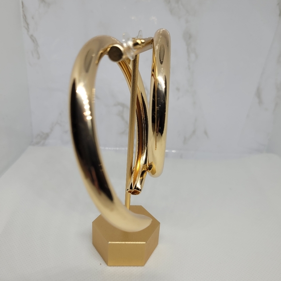 "Arch your back" earrings - Picture 4 of 5